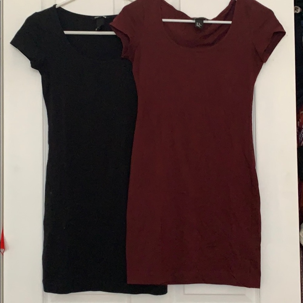 Set of basic t-shirt dresses in black and burgundy
